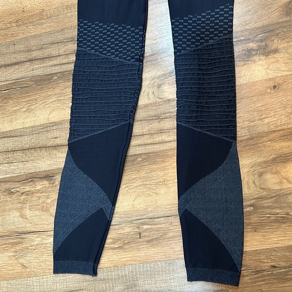 SPANX SEAMLESS MOTO LEGGINGS WOMEN SIZE SMALL NAVY  NEW - Picture 6 of 10